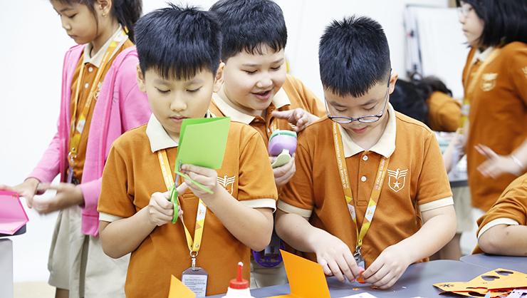 Be handy with lovely cards of UTS-ers