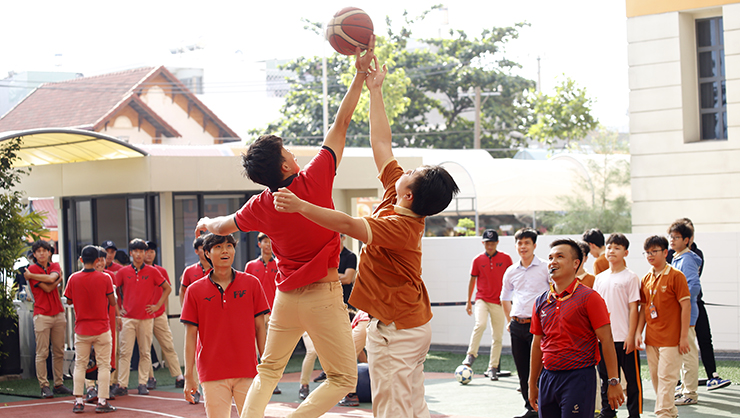 UTS-ers giao lưu cùng các nhà vô địch Giải Bóng đá U19 Vô địch Quốc gia 2021