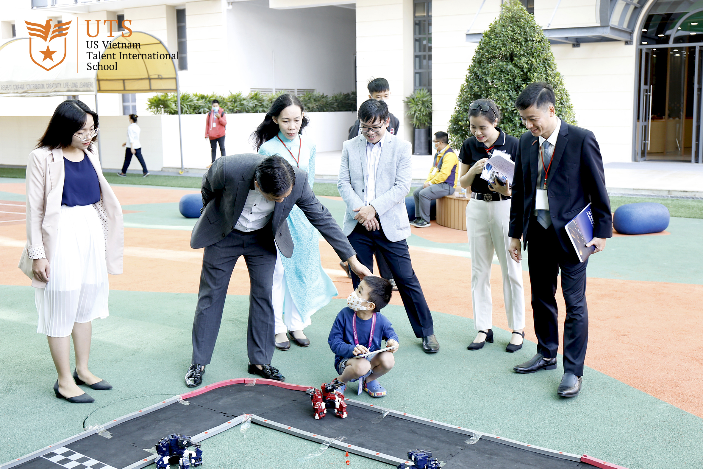 Ngày hội Toán học mở 2021 tại UTS: Muôn màu thế giới Toán học kỳ thú