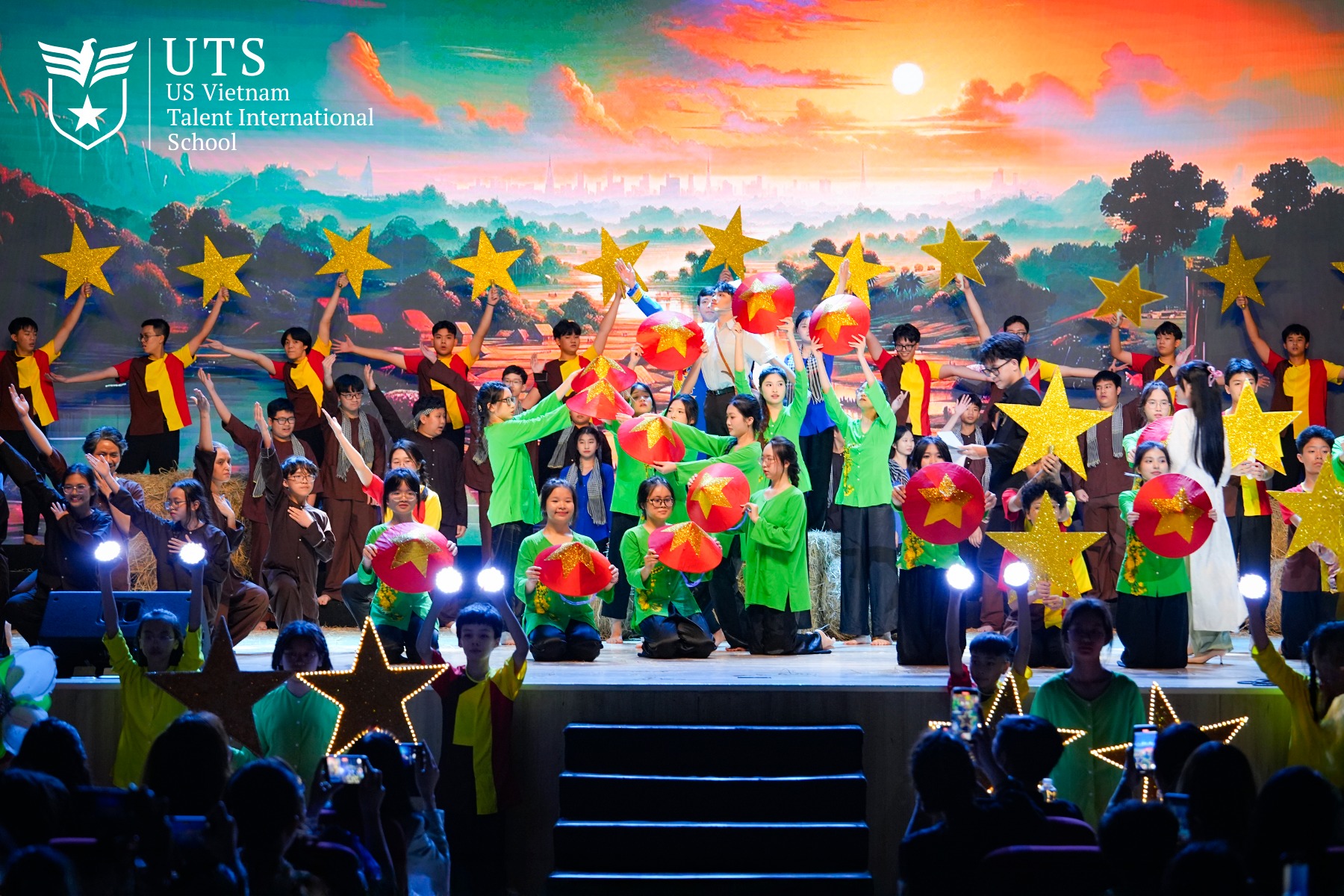 “Tự hào một dải non sông” – Dùng nghệ thuật lan toả yêu thương